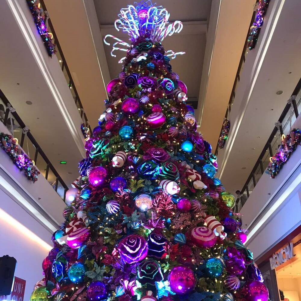 It's a sweet Christmas at Southwoods Mall, where the tree is decorated with ornaments in the shape of various treats and candies. It's a sweet Christmas at Southwoods Mall, where the tree is decorated with ornaments in the shape of various treats and candies.