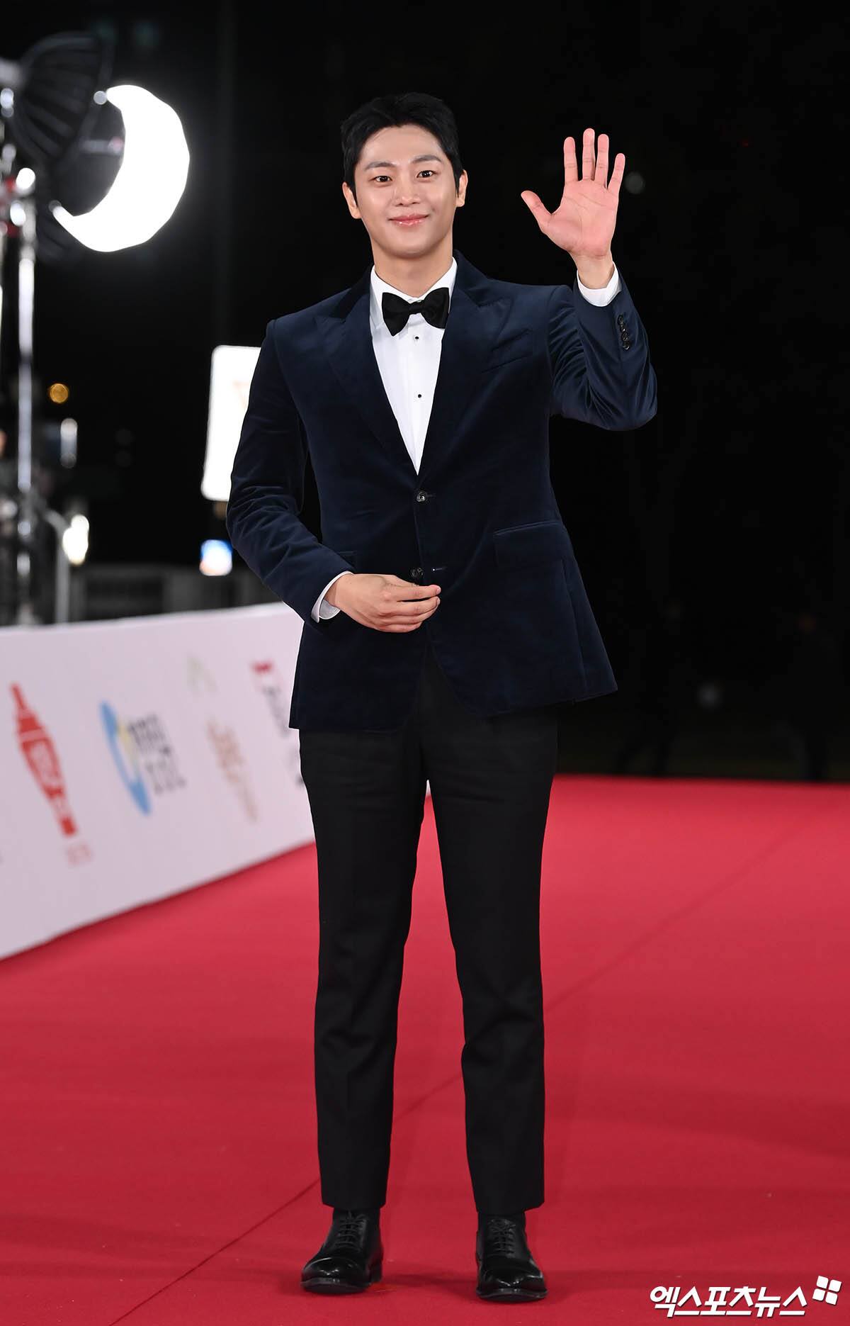 Here Are the Highlights of the 44th Blue Dragon Film Awards