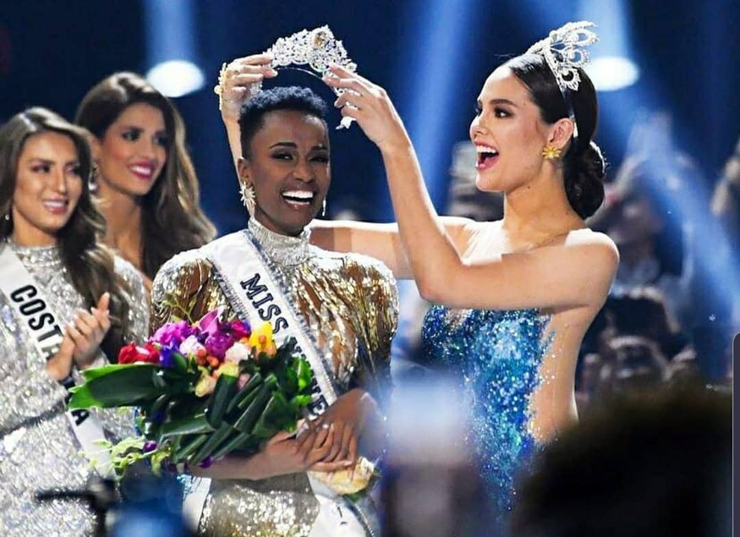Catriona Gray crowning Soith Africa's Zozibini Tunzi as Miss Universe 2019 Catriona Gray crowning Soith Africa's Zozibini Tunzi as Miss Universe 2019