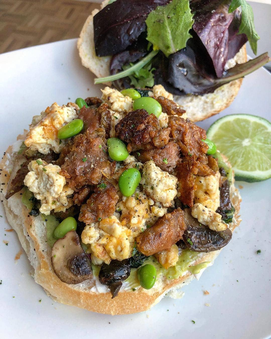 Plant-based bagel breakfast Plant-based bagel breakfast