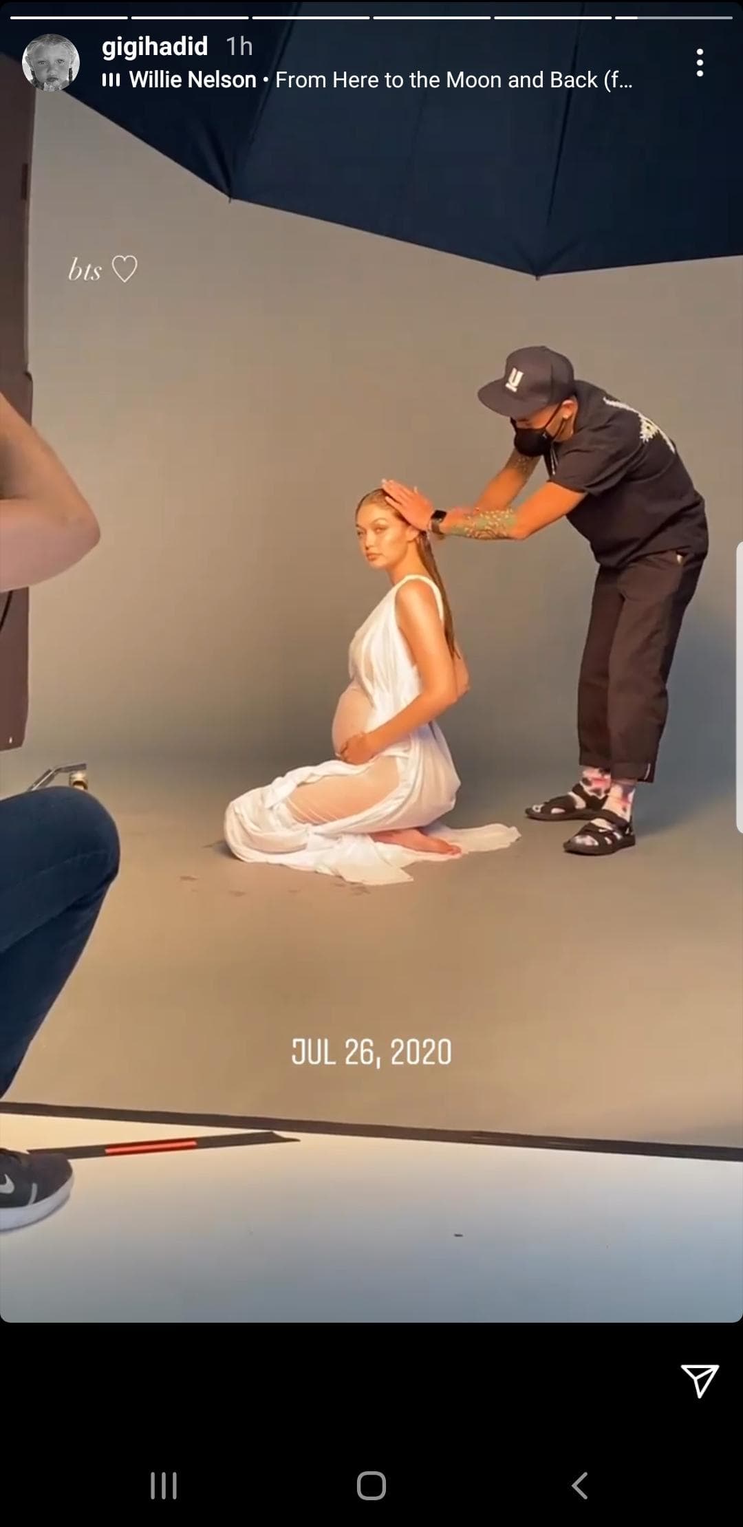 gigi hadid maternity shoot 0