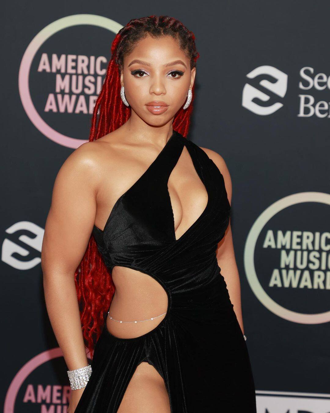 Here Are The Best Beauty Looks At The AMAs 2021 Metro.Style