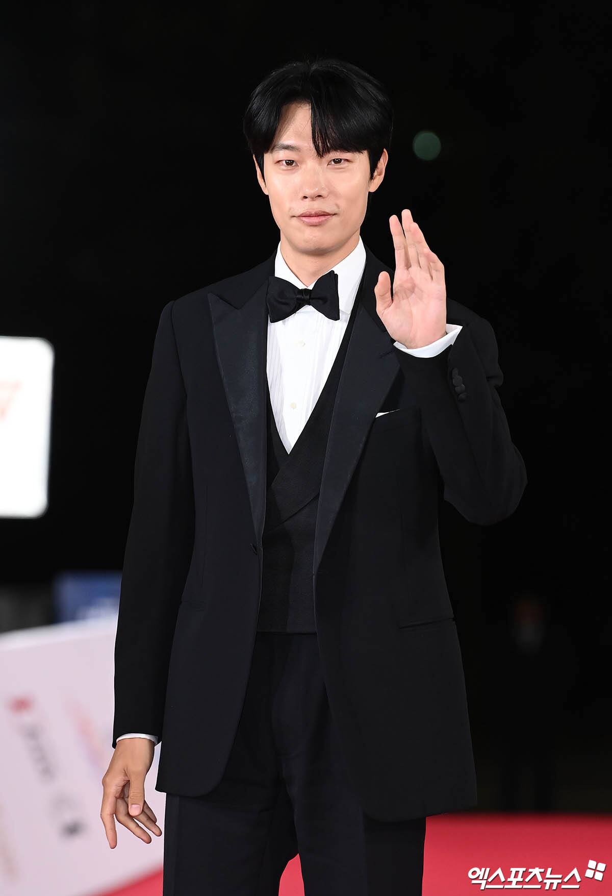 Here Are the Highlights of the 44th Blue Dragon Film Awards