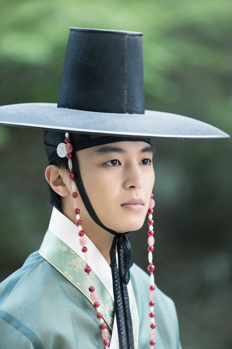 the-most-regal-korean-actors-as-emperors-kings-and-princes-in-k