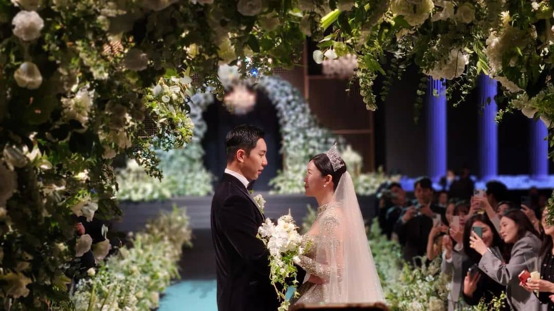 In Photos: Lee Seung Gi And Lee Da In's Elegant Wedding | Metro.Style