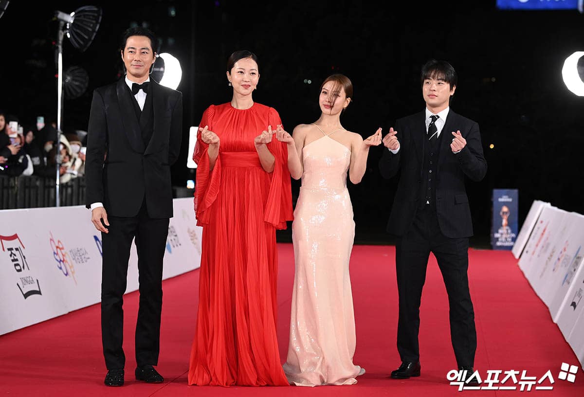 Here Are the Highlights of the 44th Blue Dragon Film Awards | Metro.Style