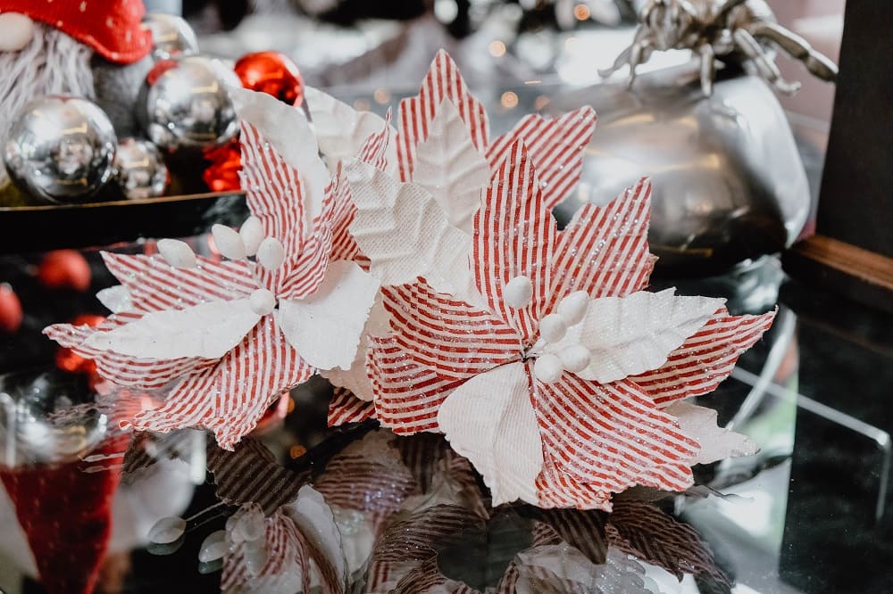 You may cluster flowers together when decorating your Christmas tree. You may cluster flowers together when decorating your Christmas tree.