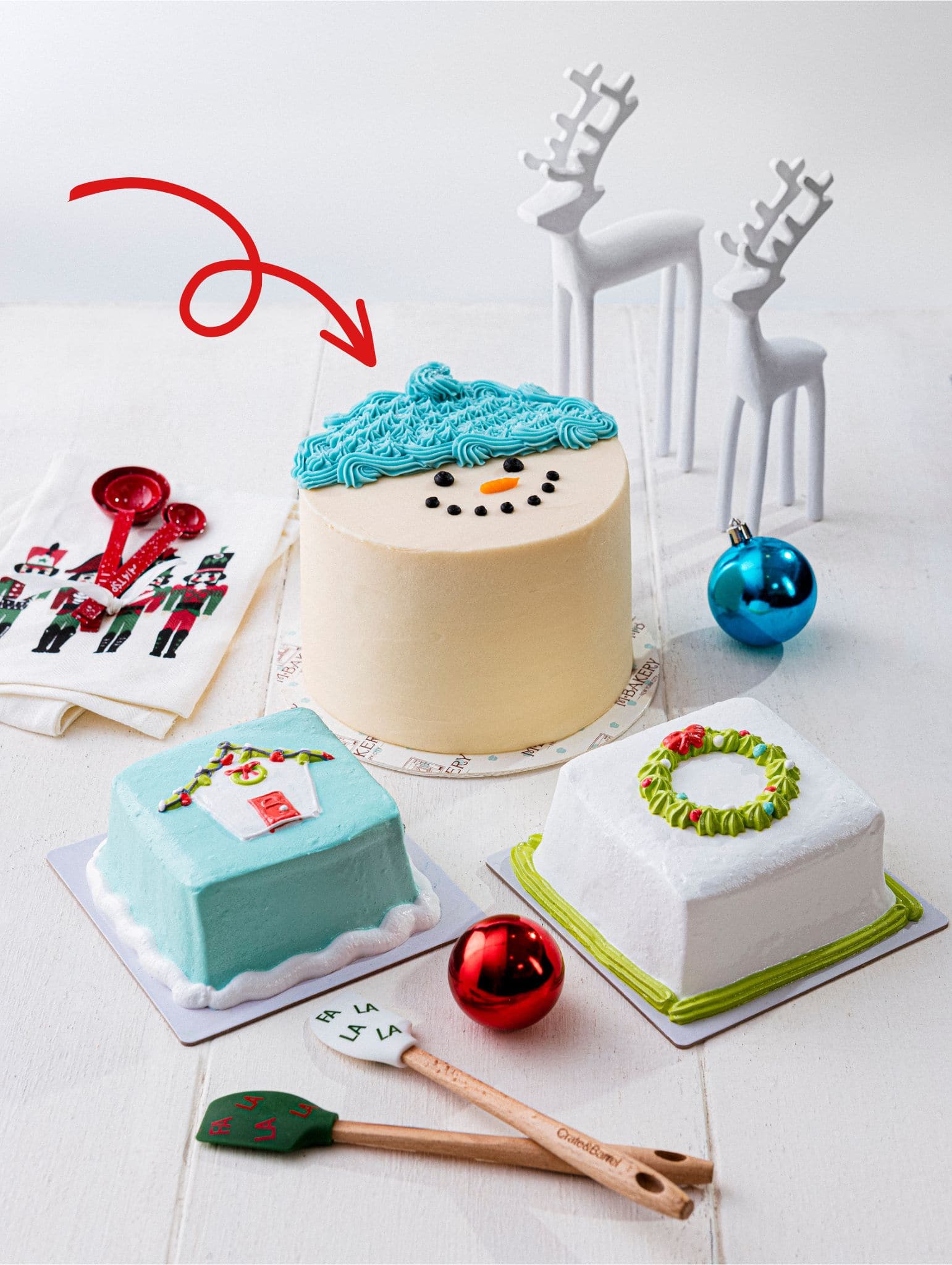 The Most Showstopping Christmas Cakes You'll Adore | Metro.Style