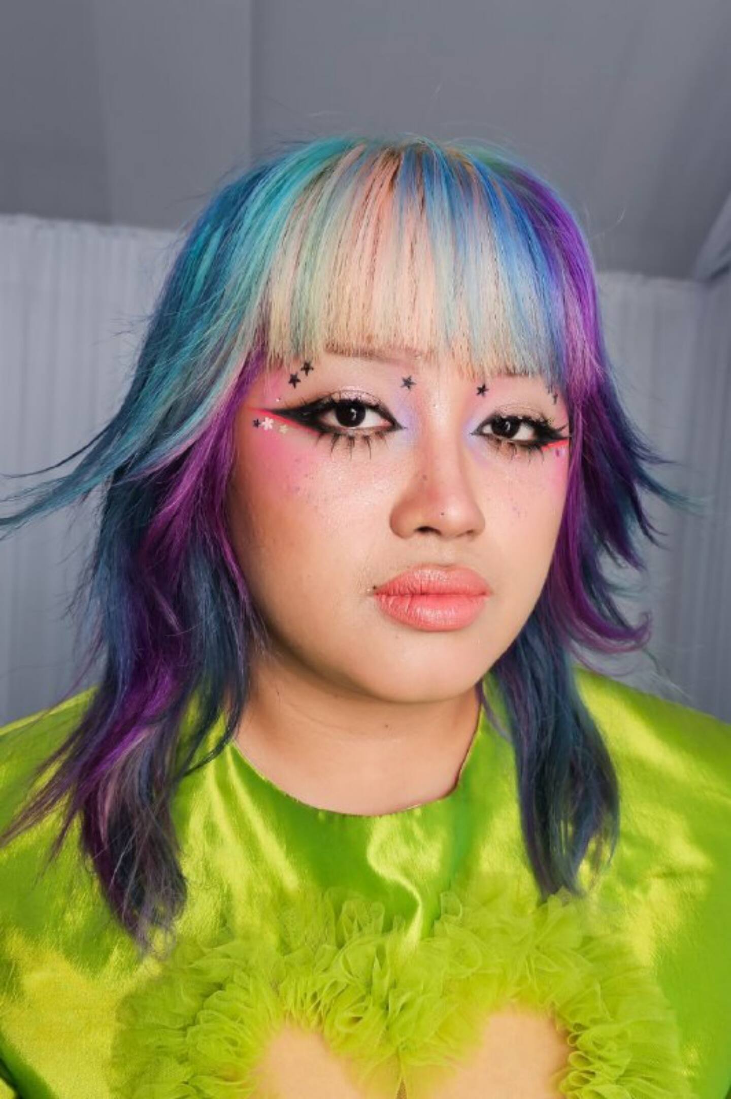 Shayyy'S Bold Beauty Defies Expectations! - m7c5u4a