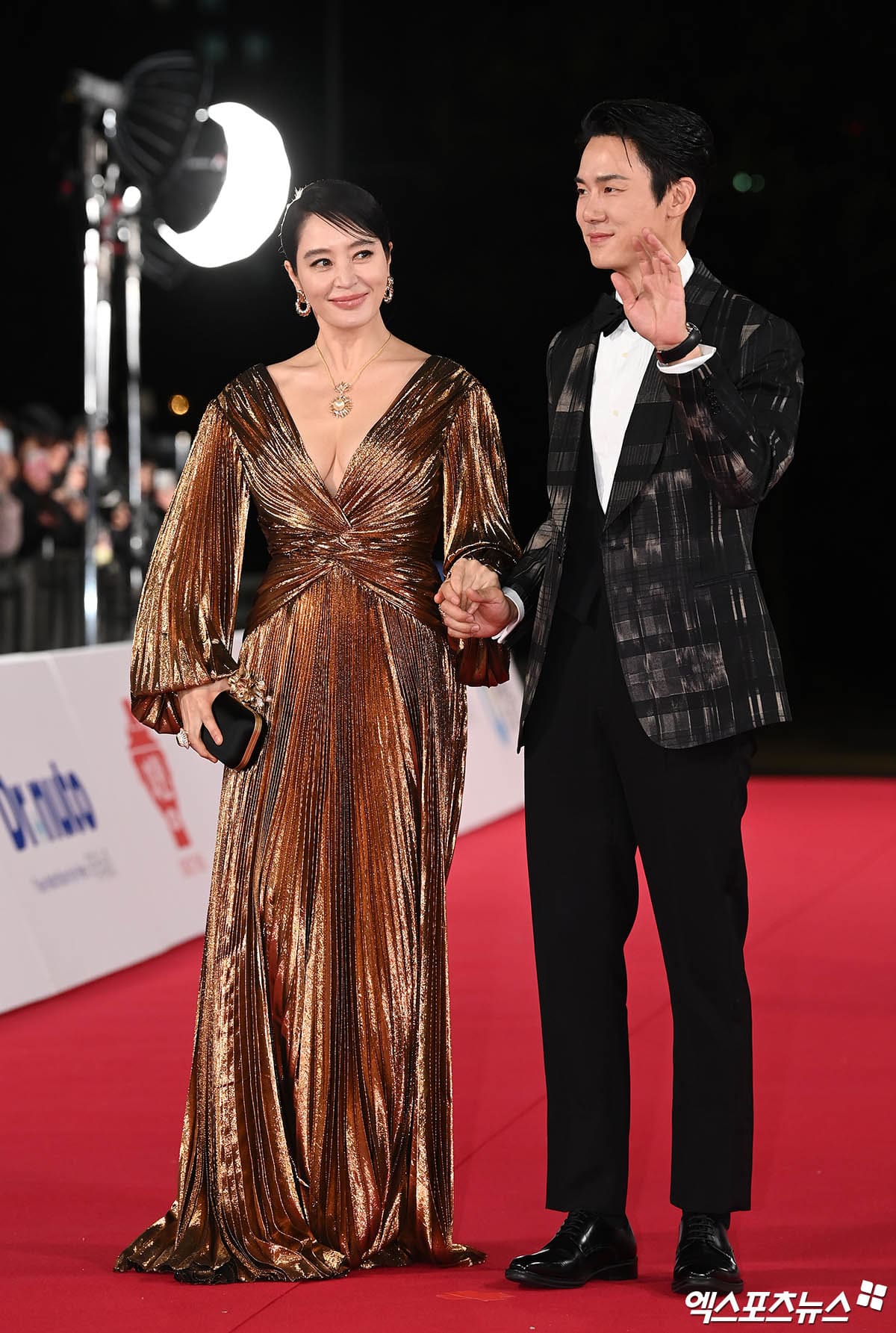 Here Are the Highlights of the 44th Blue Dragon Film Awards