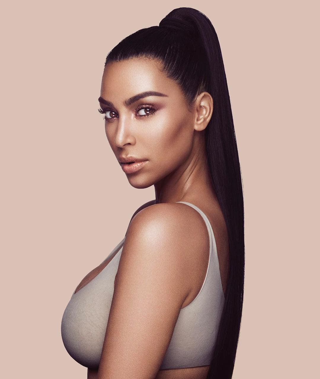 Contouring - the magic behind Kim Kardashian's chiseled-to-perfection looks Contouring - the magic behind Kim Kardashian's chiseled-to-perfection looks