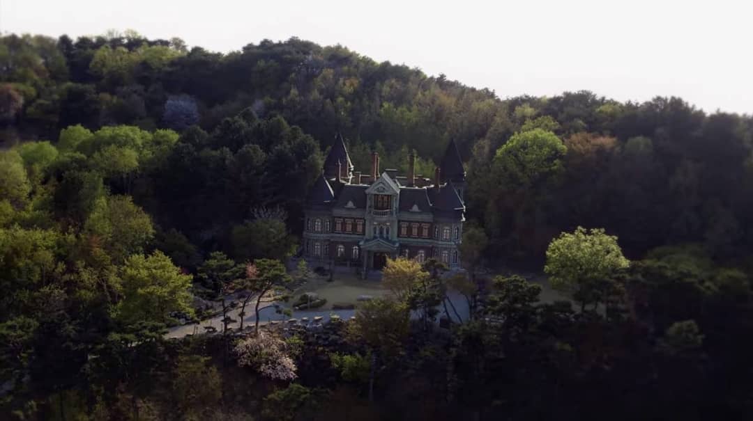 A Deeper Look Into It’s Okay To Not Be Okay’s 'Cursed Castle' Metro.Style