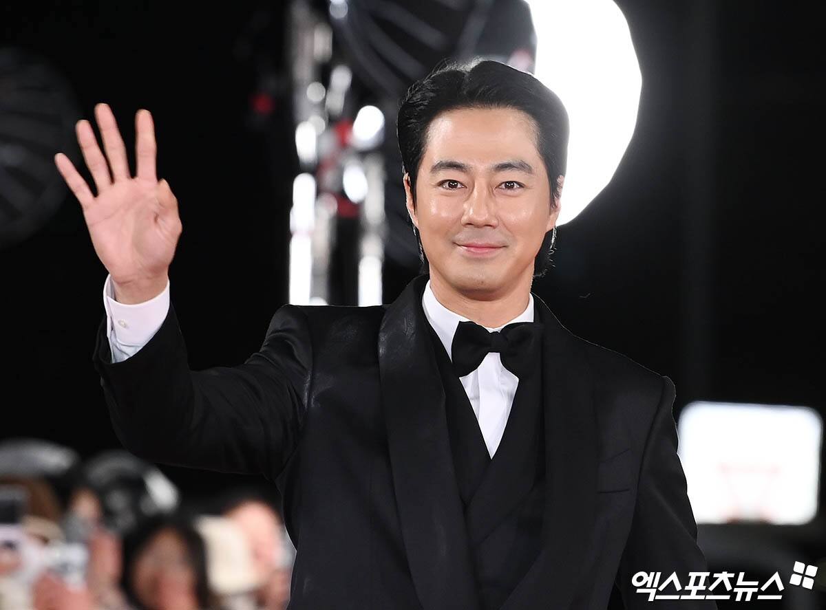 Here Are the Highlights of the 44th Blue Dragon Film Awards