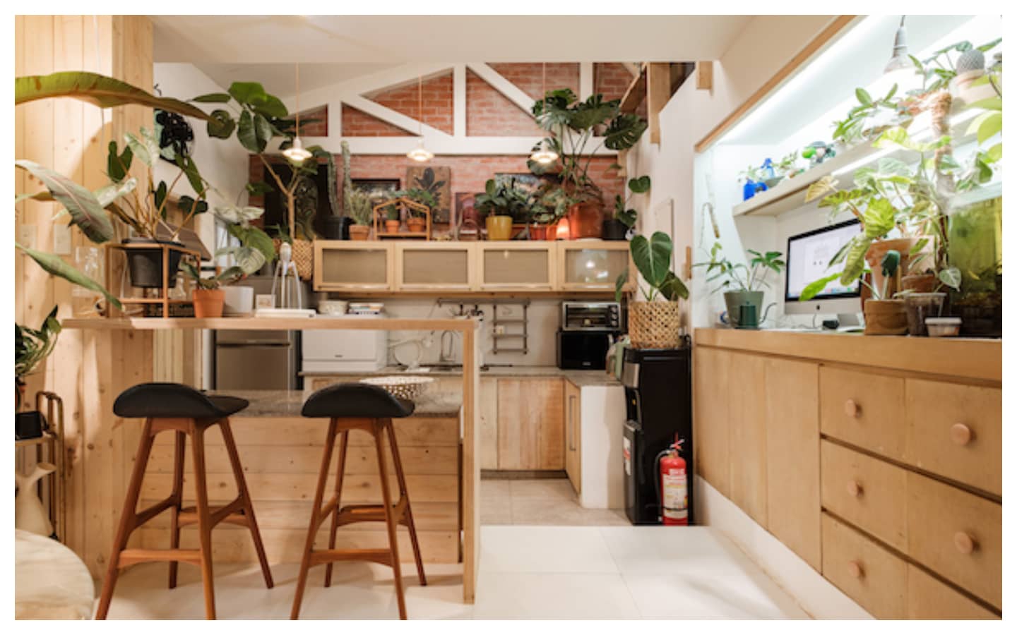 Mid-Century Modern-Inspired Cabin By Wilmer Lopez