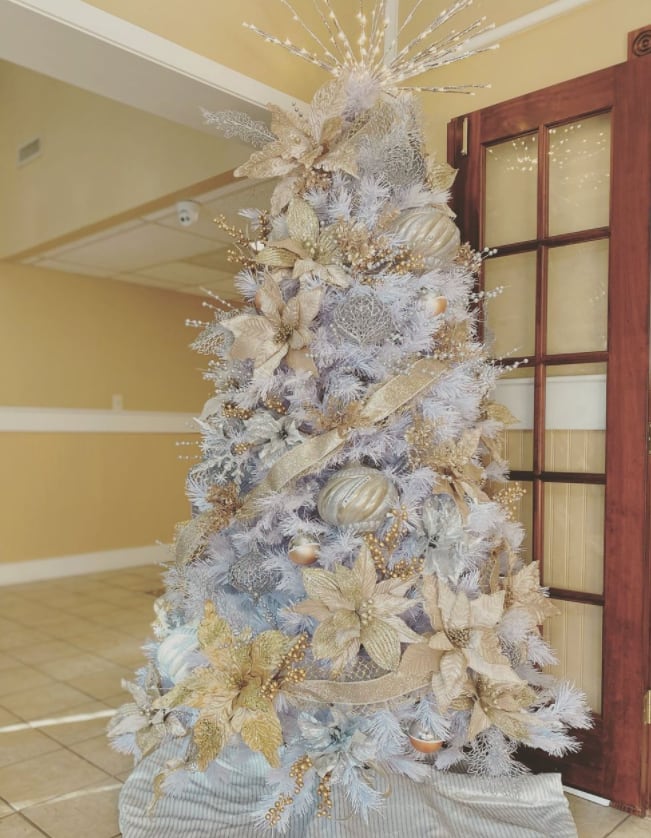 LOOK: It's A Winter-Inspired Tree For Kim Chiu This Year | Metro.Style