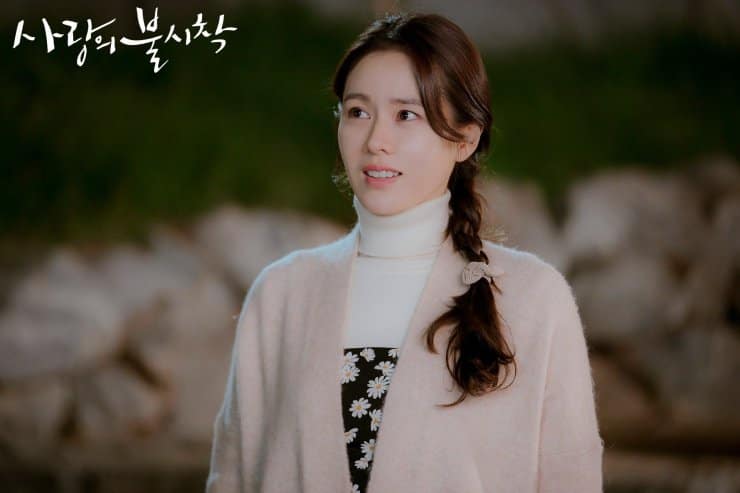 A very pared-down version of Yoon Se-ri, as she finds her way through North Korea A very pared-down version of Yoon Se-ri, as she finds her way through North Korea