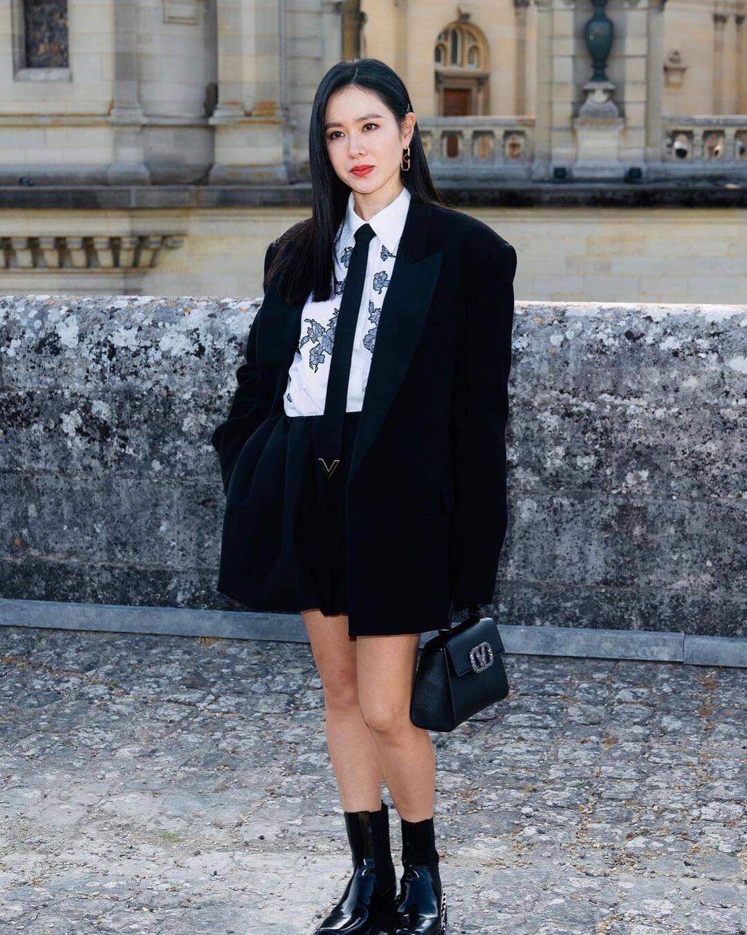 Son Ye-Jin Channels Yoon Se-Ri At Valentino Haute Couture Show | Metro ...