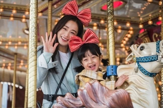 Kim Tae-Hee and child actor Jo Seo Woo from Hi Bye, Mama! Kim Tae-Hee and child actor Jo Seo Woo from Hi Bye, Mama!