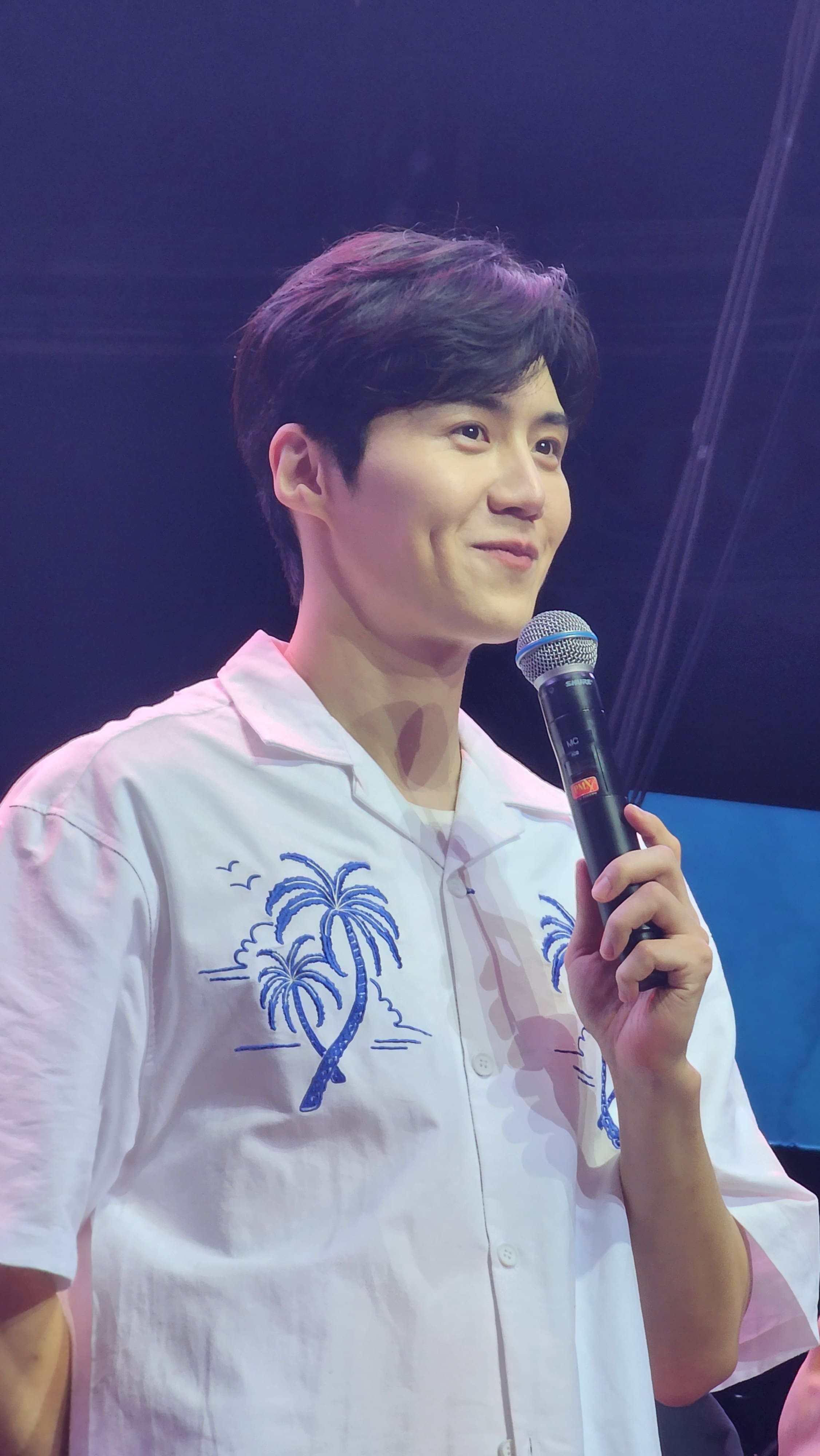 Kim Seon Ho at his 