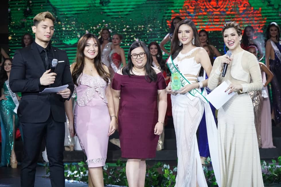 (L-R) RADIO DJ SEAN KYLE, COSMETIQUE ASIA CORPORATION ASSISTANT BRAND MANAGER FOR BIOGENIC MS. RAESSY ANGELES, COSMETIQUE ASIA CORPORATION BRAND ASSISTANT FOR JUICY MS. ANDREE FELICIA TAN, MS. KATHLYN CAMILLE LEE FROM DAVAO, SINGER, ACTRESS AND HOST YANAH LAUREL (L-R) RADIO DJ SEAN KYLE, COSMETIQUE ASIA CORPORATION ASSISTANT BRAND MANAGER FOR BIOGENIC MS. RAESSY ANGELES, COSMETIQUE ASIA CORPORATION BRAND ASSISTANT FOR JUICY MS. ANDREE FELICIA TAN, MS. KATHLYN CAMILLE LEE FROM DAVAO, SINGER, ACTRESS AND HOST YANAH LAUREL