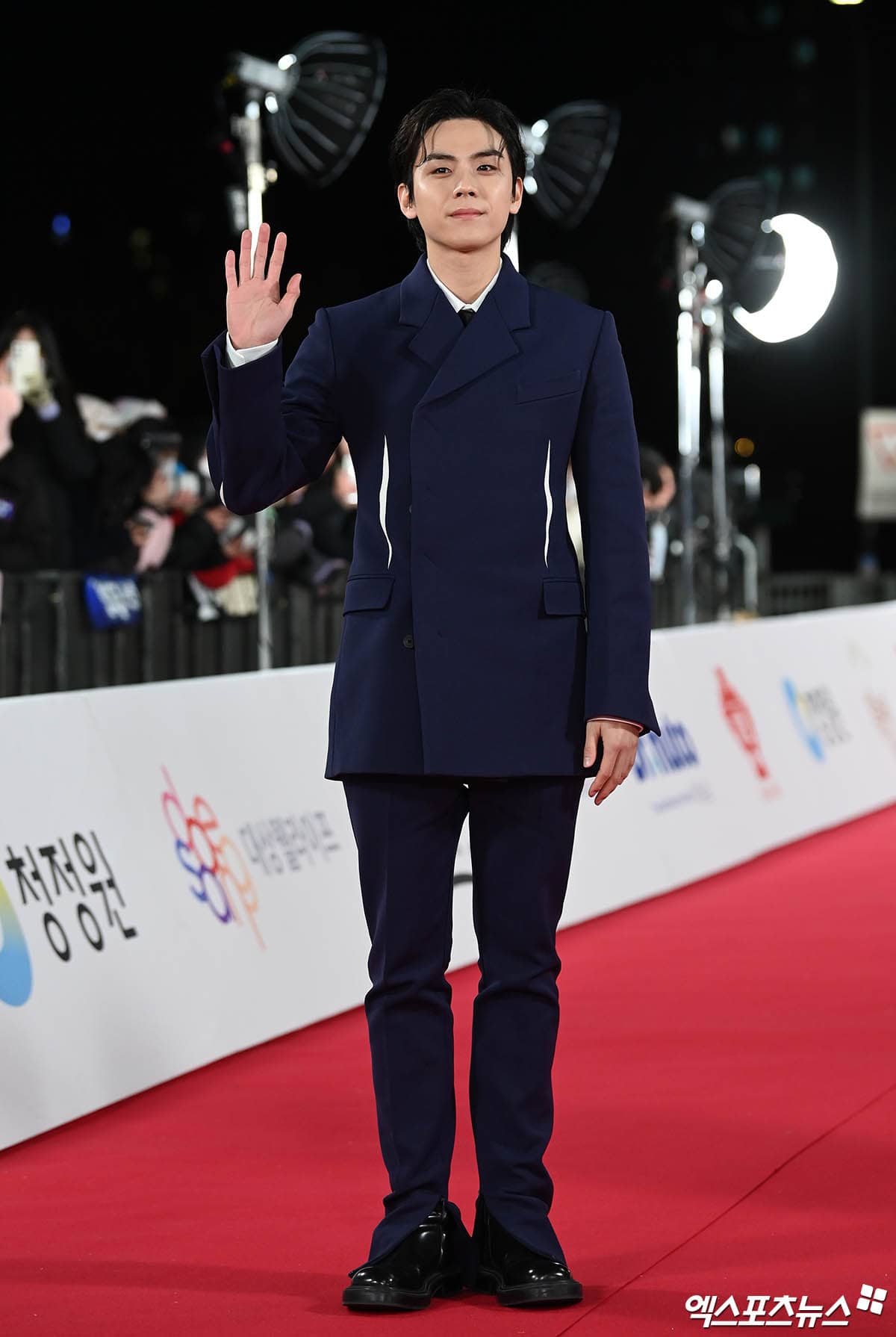 Here Are the Highlights of the 44th Blue Dragon Film Awards