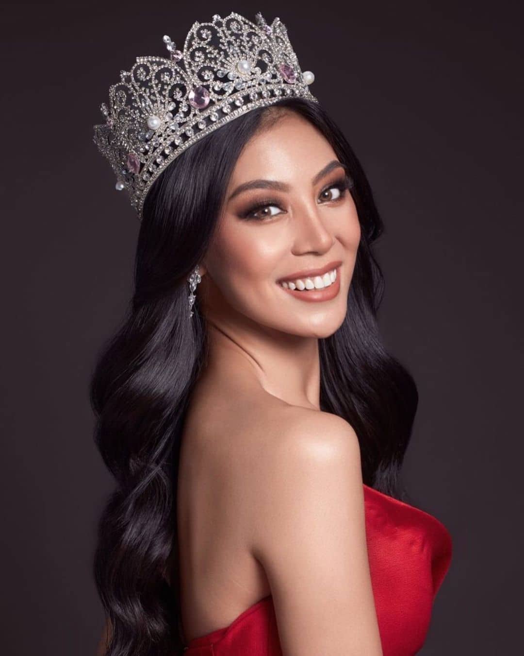 Get To Know Dindi Pajares, The Beauty Queen Capturing Hearts At The ...