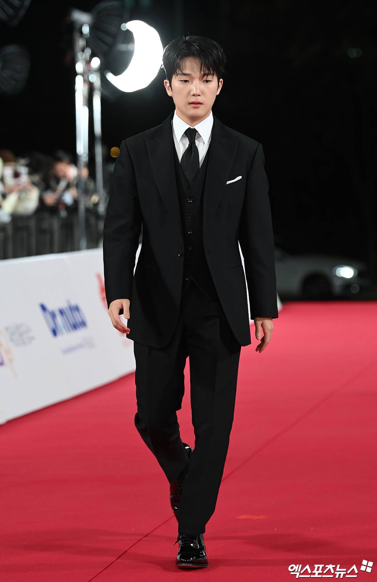 Here Are the Highlights of the 44th Blue Dragon Film Awards