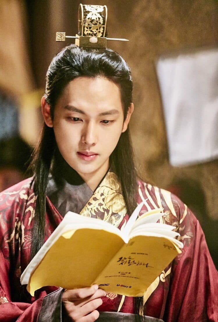 The Most Regal Korean Actors As Emperors, Kings, And Princes In K