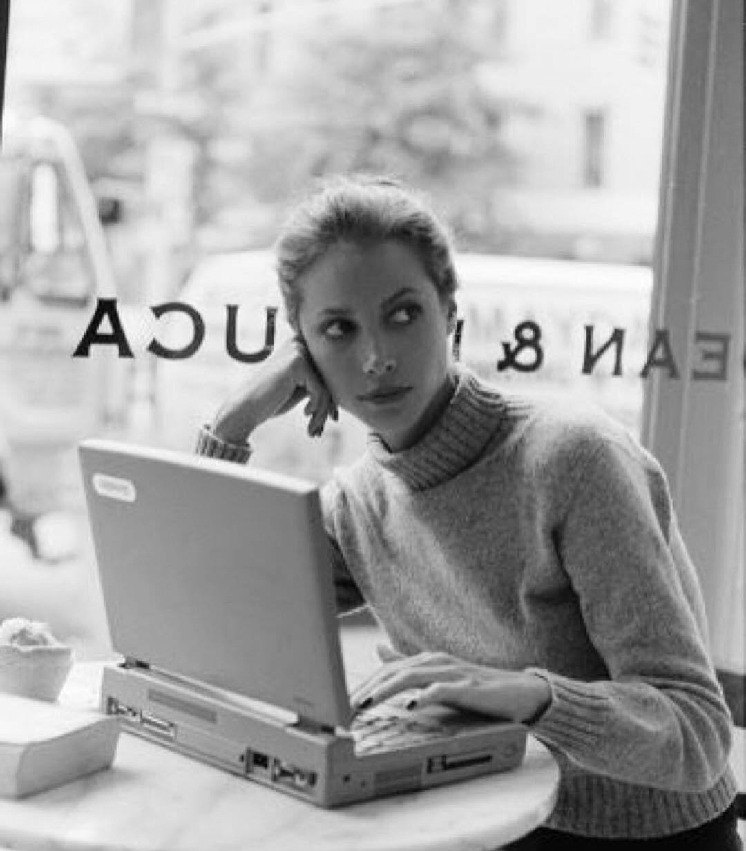Online skincare shopping, anyone? Online skincare shopping, anyone?