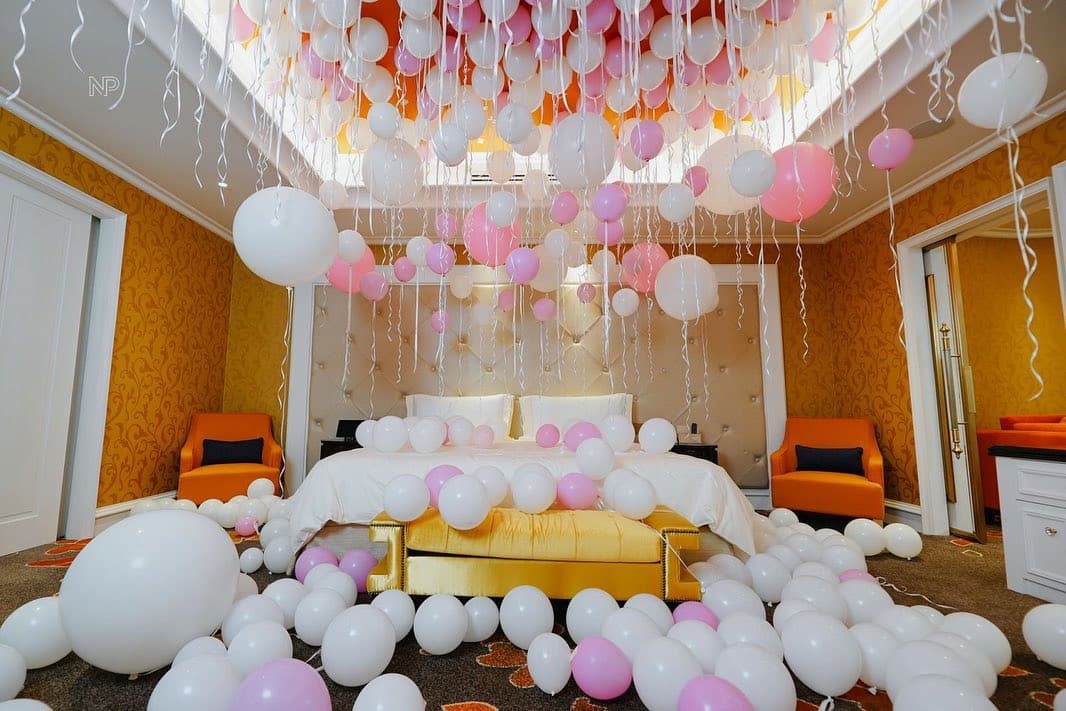 5 Celebrity-Approved Balloon Decorating Trends To Try On Your Next ...