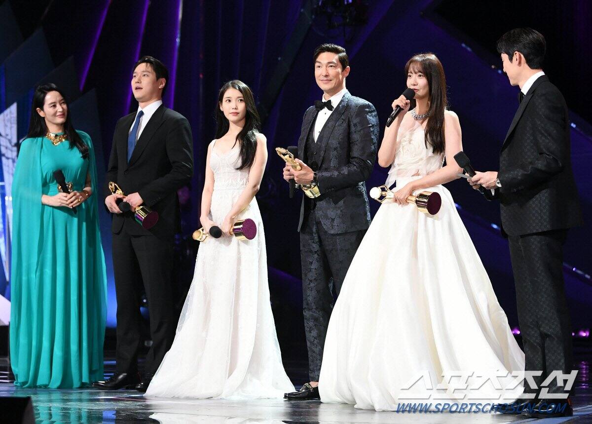 The Star-Studded Blue Dragon Film Awards 2022