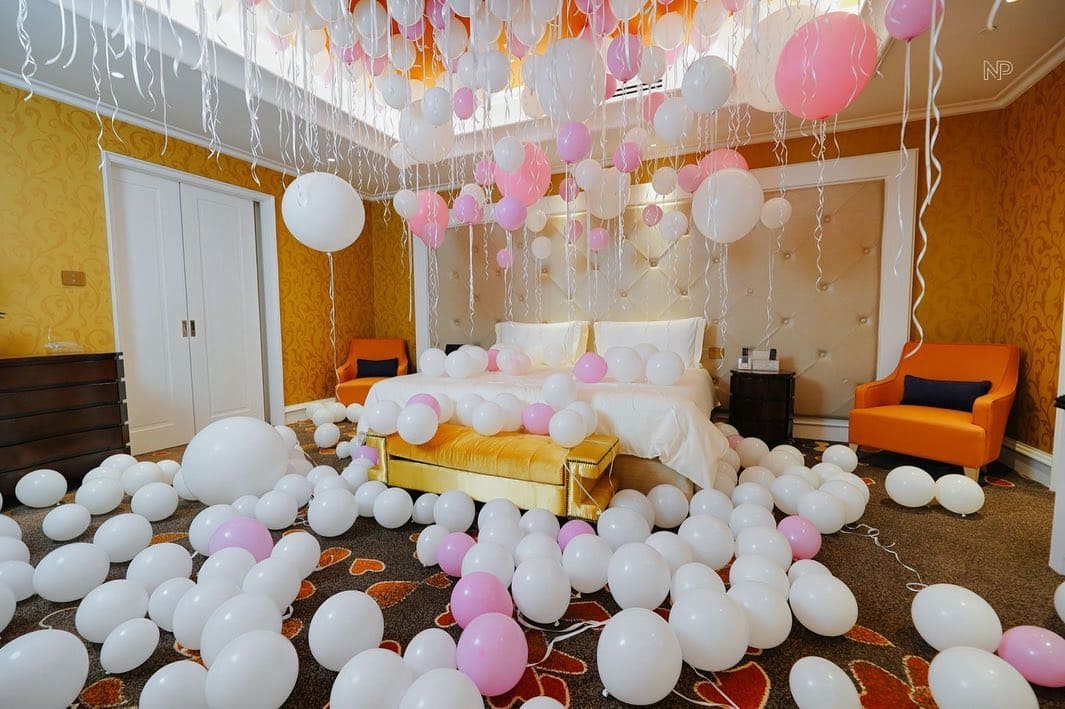 5 Celebrity-Approved Balloon Decorating Trends To Try On Your Next ...